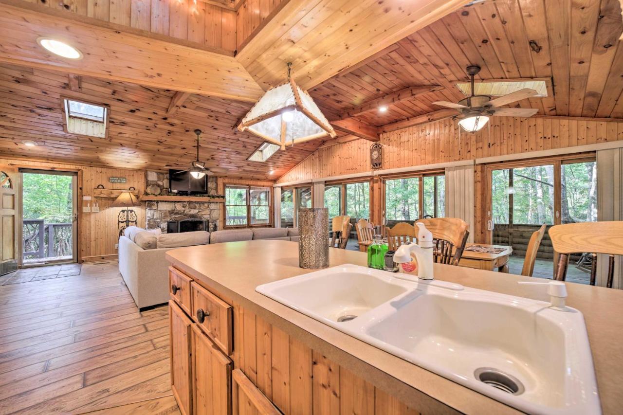 Cozy Lake Toxaway Cabin With Deck, Fire Pit And Grill! Exterior foto